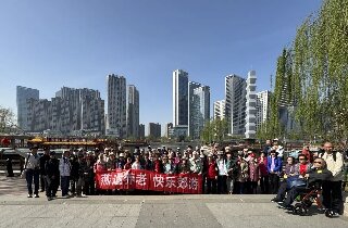 燕達(dá)長(zhǎng)輩踏青出游，共赴一場(chǎng)春的盛宴！